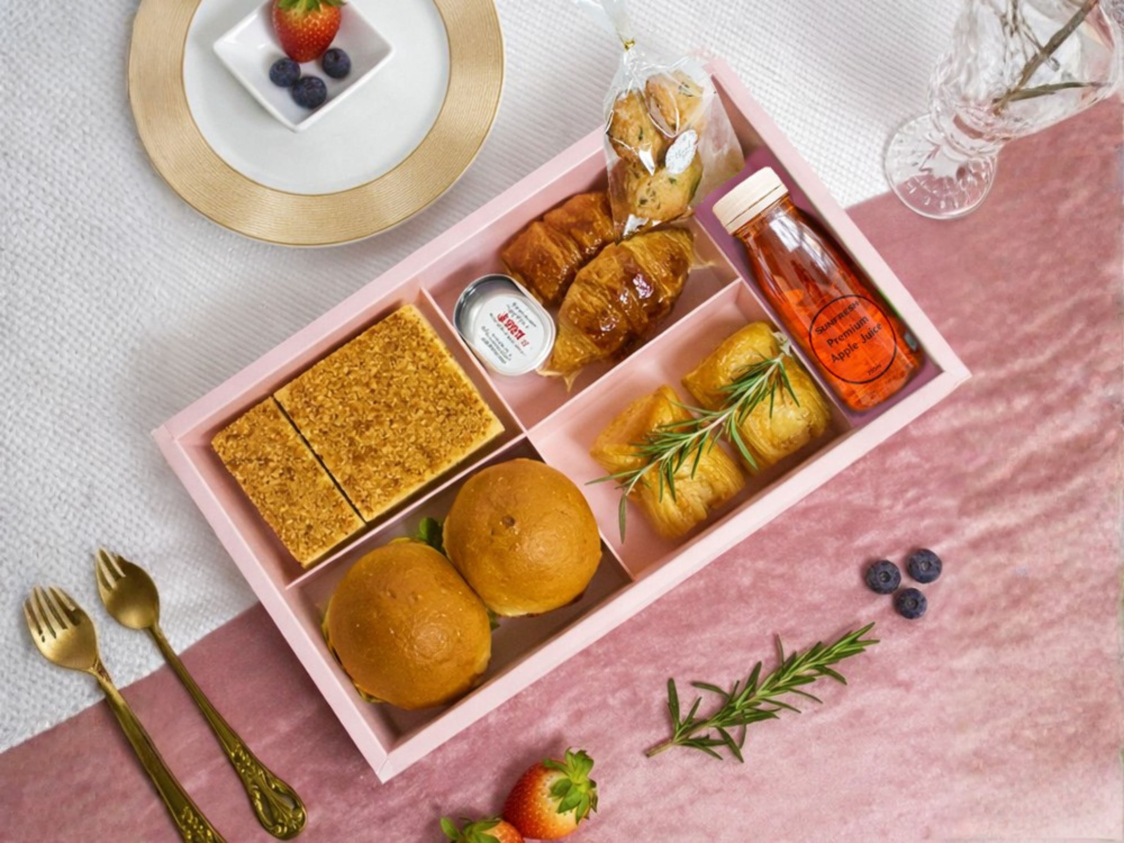 Breaking Fast Corporate Gift - SET A @$16.80/box ($18.31 w/ GST) for Min 20boxes