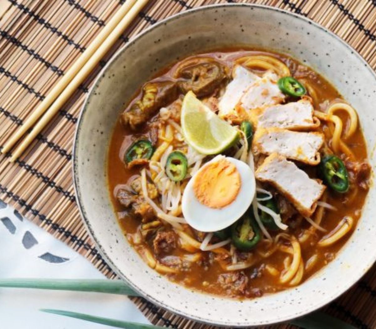 LIVE STN- Mee Rebus with Gravy Yellow Noodles with Thick Gravy (Prawn Stock), topped with Bean Sprouts, Tofu, egg and green cut chilli
