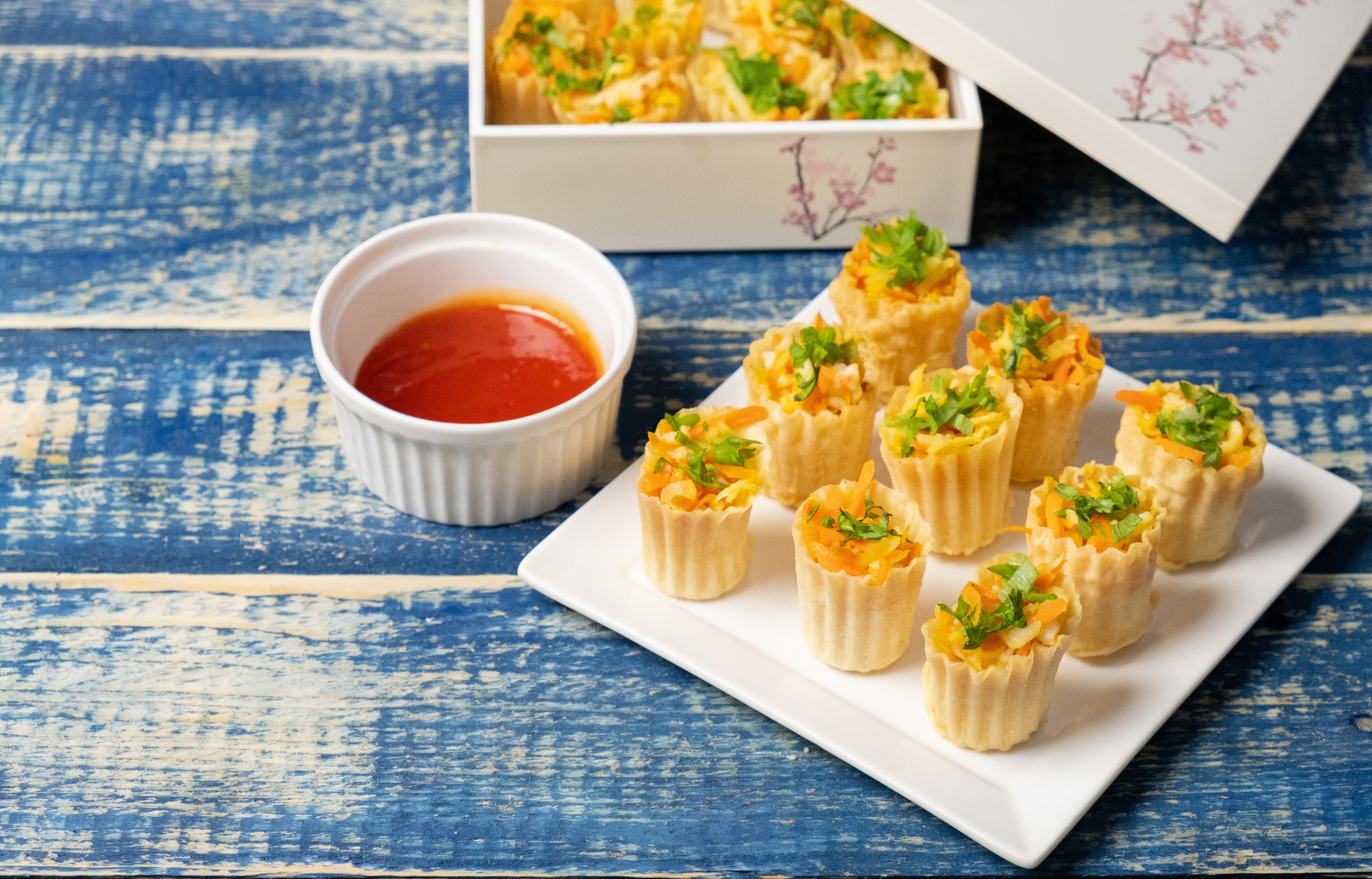 LIVE STN- Nyonya Kueh Pie Tee (Suitable for Vegetarians) Handmade Kueh Pie Tee Shells, Cooked Turnip with Carrot, Sweet Sauce, Crispy Bits, Eggs, Garlic Chilli, Coriander Leaves