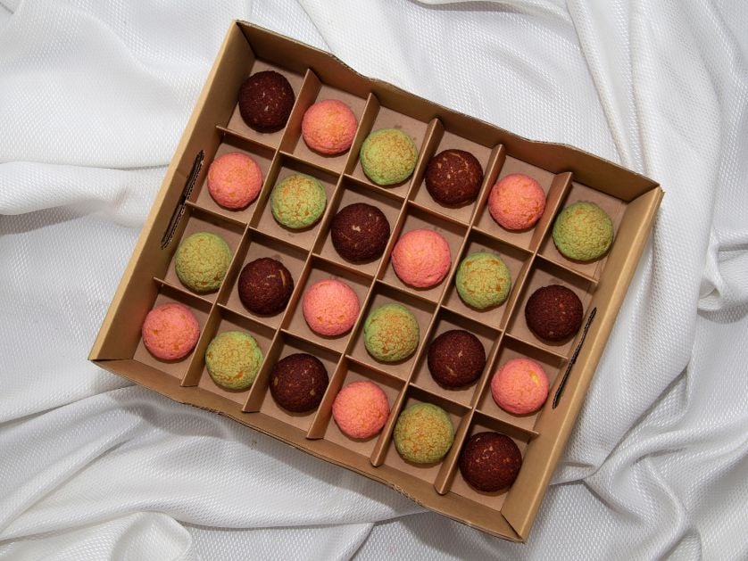Craquelin Party Box @ $33.80 for 24pcs/Set
